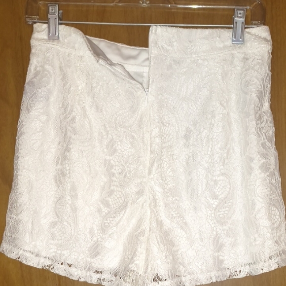 SHEIN White Lace Short-Sleeve Blouse and Short Set M - Picture 7 of 8